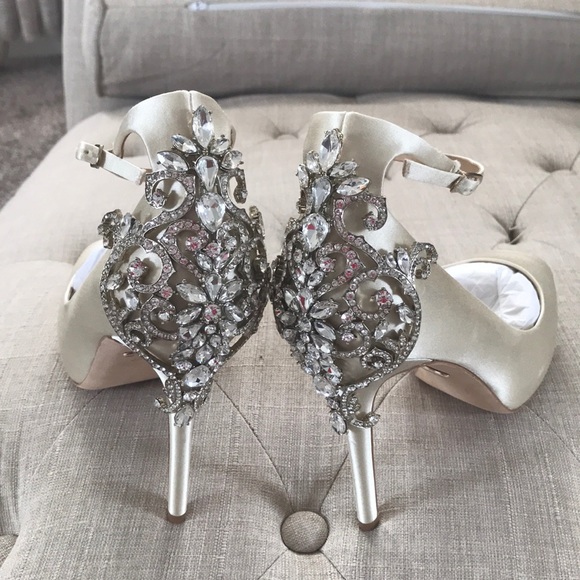 Badgley Mischka Embellished peep toe sandals - Picture 2 of 8